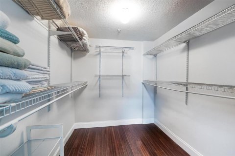Condo in Miami, Florida, 2 bedrooms  № 1686265 - photo 12