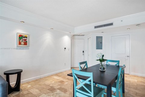 Condo in Miami, Florida, 2 bedrooms  № 1686265 - photo 6