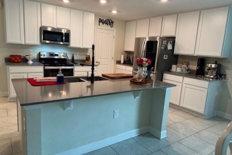House in Haines City, Florida 5 bedrooms, 276.2 sq.m. № 1905731 - photo 3