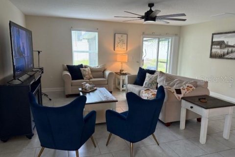 House in Haines City, Florida 5 bedrooms, 276.2 sq.m. № 1905731 - photo 7