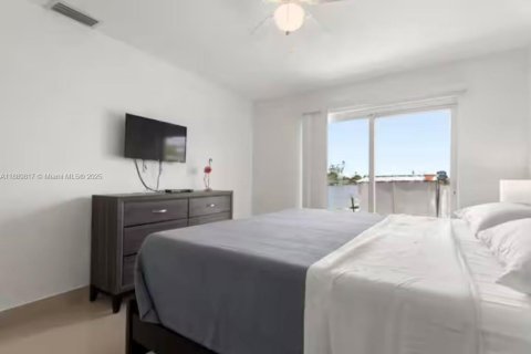 Снять в аренду таунхаус в Дания-Бич, Флорида 3 спальни, 87.24м2, № 1938978 - фото 9