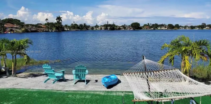 Таунхаус в Дания-Бич, Флорида 3 спальни, 87.24м2 № 1938978