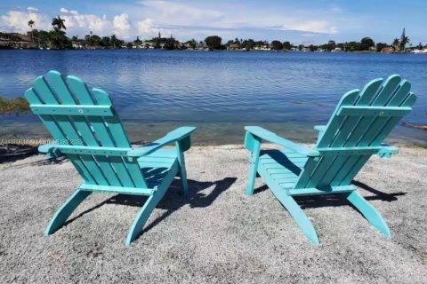 Снять в аренду таунхаус в Дания-Бич, Флорида 3 спальни, 87.24м2, № 1938978 - фото 2