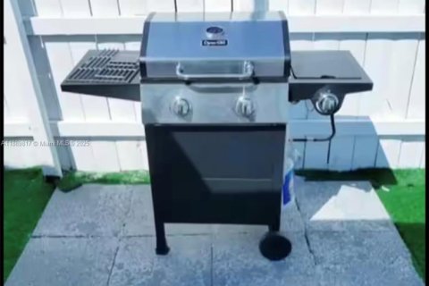 Снять в аренду таунхаус в Дания-Бич, Флорида 3 спальни, 87.24м2, № 1938978 - фото 15