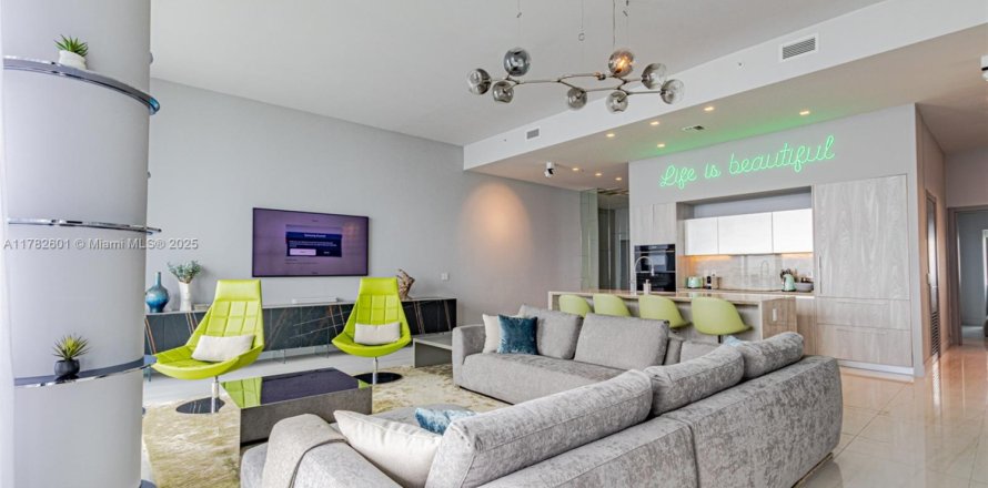 Condo in Miami, Florida, 3 bedrooms № 1865017