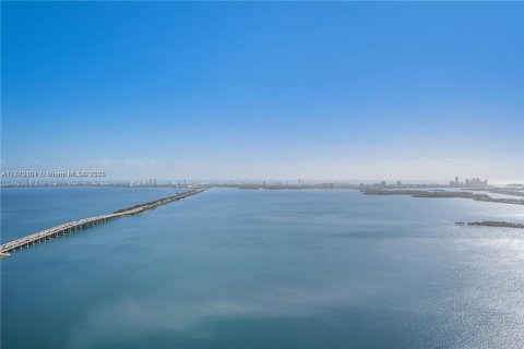 Condo in Miami, Florida, 3 bedrooms № 1865017 - photo 2