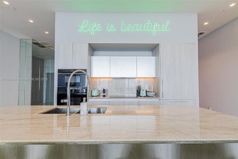 Condo in Miami, Florida, 3 bedrooms № 1865017 - photo 5