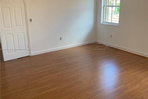 Casa en alquiler en Miami, Florida, 3 dormitorios, 209.12 m2 № 1954473 - foto 24