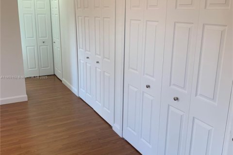 Casa en alquiler en Miami, Florida, 3 dormitorios, 209.12 m2 № 1954473 - foto 23