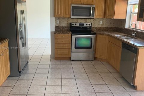 Casa en alquiler en Miami, Florida, 3 dormitorios, 209.12 m2 № 1954473 - foto 11