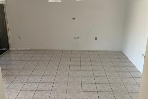 Casa en alquiler en Miami, Florida, 3 dormitorios, 209.12 m2 № 1954473 - foto 7