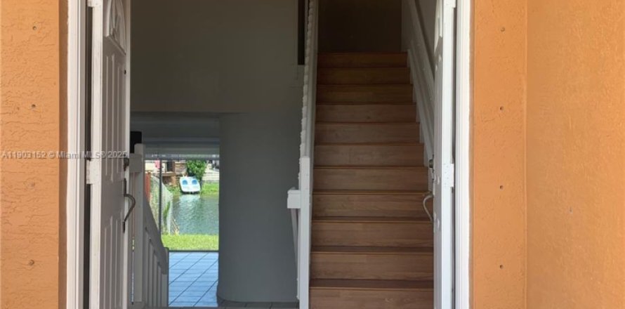 Casa en Miami, Florida 3 dormitorios, 209.12 m2 № 1954473