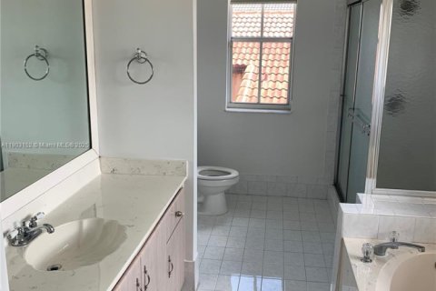 Casa en alquiler en Miami, Florida, 3 dormitorios, 209.12 m2 № 1954473 - foto 26
