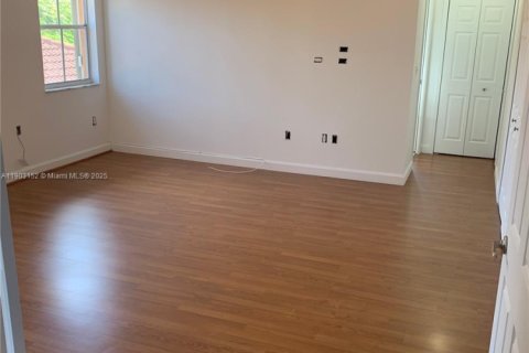 Casa en alquiler en Miami, Florida, 3 dormitorios, 209.12 m2 № 1954473 - foto 22
