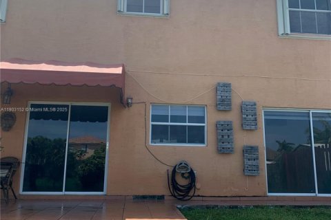 Casa en alquiler en Miami, Florida, 3 dormitorios, 209.12 m2 № 1954473 - foto 15