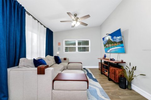 House in Orlando, Florida 3 bedrooms, 109.9 sq.m. № 1759399 - photo 10