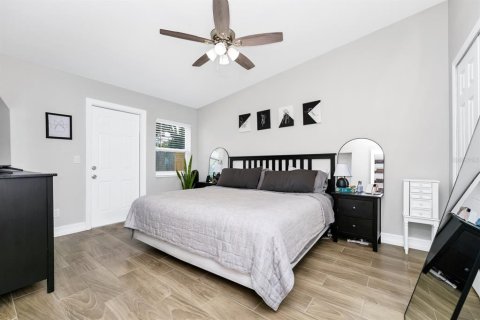 House in Orlando, Florida 3 bedrooms, 109.9 sq.m. № 1759399 - photo 4