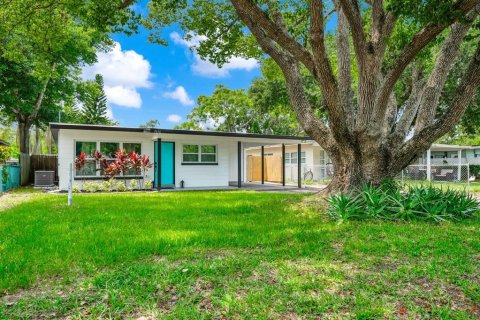 House in Orlando, Florida 3 bedrooms, 109.9 sq.m. № 1759399 - photo 1