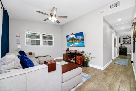 House in Orlando, Florida 3 bedrooms, 109.9 sq.m. № 1759399 - photo 9