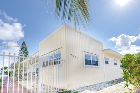 Apartment in Miami Beach, Florida 2 bedrooms, 88.26 sq.m. № 1999474