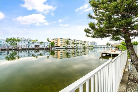 Apartment in Miami Beach, Florida 2 bedrooms, 88.26 sq.m. № 1999474 - photo 3