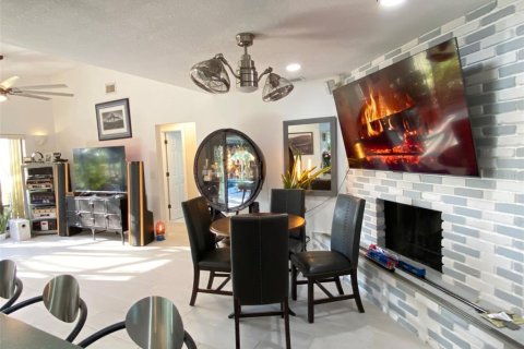 Villa ou maison à vendre à Sarasota, Floride: 3 chambres, 210.24 m2 № 2148176 - photo 4