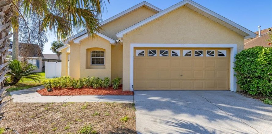 House in Kissimmee, Florida 4 bedrooms, 165.18 sq.m. № 2092092