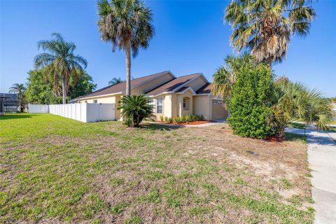 House in Kissimmee, Florida 4 bedrooms, 165.18 sq.m. № 2092092 - photo 6