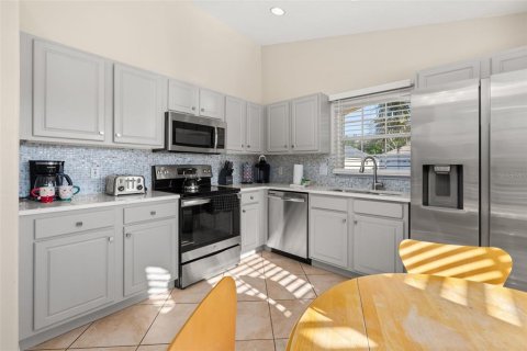 House in Kissimmee, Florida 4 bedrooms, 165.18 sq.m. № 2092092 - photo 10