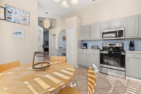 House in Kissimmee, Florida 4 bedrooms, 165.18 sq.m. № 2092092 - photo 11