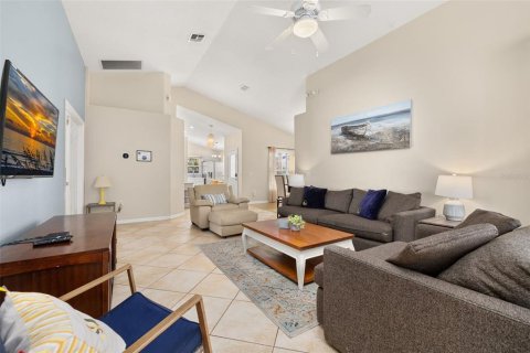 House in Kissimmee, Florida 4 bedrooms, 165.18 sq.m. № 2092092 - photo 18