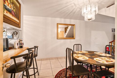 Купить таунхаус в Майами-Гарденс, Флорида 2 спальни, 86.4м2, № 2006449 - фото 8