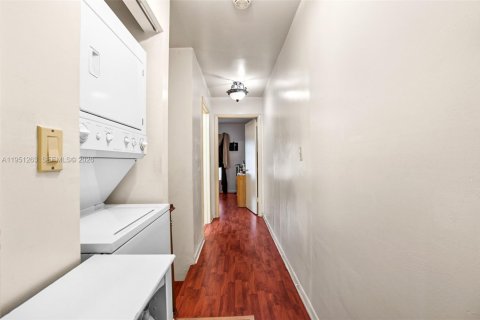 Купить таунхаус в Майами-Гарденс, Флорида 2 спальни, 86.4м2, № 2006449 - фото 16