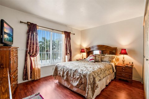 Купить таунхаус в Майами-Гарденс, Флорида 2 спальни, 86.4м2, № 2006449 - фото 17