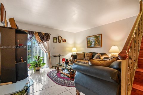 Купить таунхаус в Майами-Гарденс, Флорида 2 спальни, 86.4м2, № 2006449 - фото 12