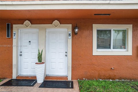 Купить таунхаус в Майами-Гарденс, Флорида 2 спальни, 86.4м2, № 2006449 - фото 2