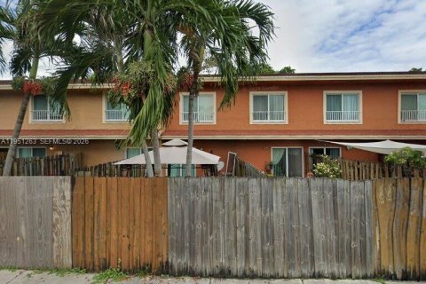 Купить таунхаус в Майами-Гарденс, Флорида 2 спальни, 86.4м2, № 2006449 - фото 24