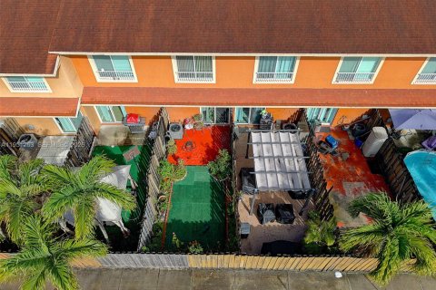 Купить таунхаус в Майами-Гарденс, Флорида 2 спальни, 86.4м2, № 2006449 - фото 22