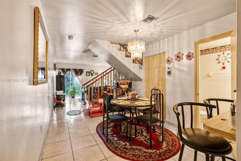 Купить таунхаус в Майами-Гарденс, Флорида 2 спальни, 86.4м2, № 2006449 - фото 6