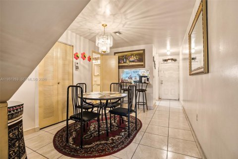 Купить таунхаус в Майами-Гарденс, Флорида 2 спальни, 86.4м2, № 2006449 - фото 3