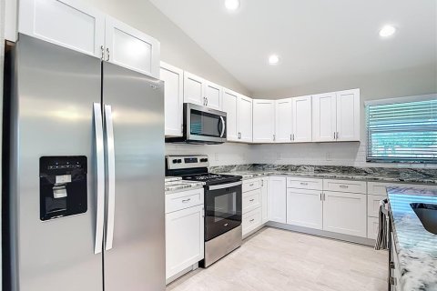House in North Port, Florida 3 bedrooms, 132.57 sq.m. № 1827661 - photo 6