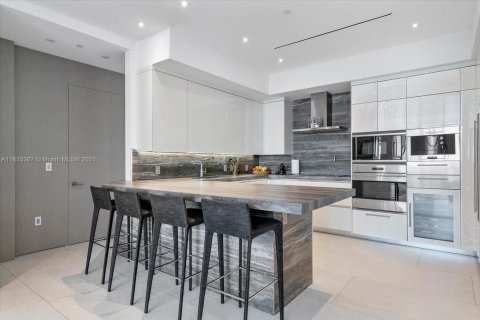 Copropriété à vendre à Sunny Isles Beach, Floride: 2 chambres, 213.68 m2 № 1818285 - photo 15