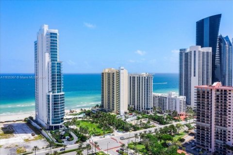Copropriété à vendre à Sunny Isles Beach, Floride: 2 chambres, 213.68 m2 № 1818285 - photo 7
