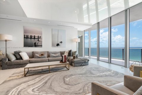Copropriété à vendre à Sunny Isles Beach, Floride: 2 chambres, 213.68 m2 № 1818285 - photo 1