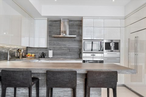 Copropriété à vendre à Sunny Isles Beach, Floride: 2 chambres, 213.68 m2 № 1818285 - photo 13