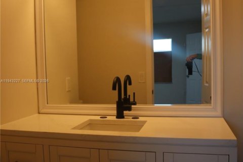 Condominio en alquiler en Pembroke Pines, Florida, 2 dormitorios, 73.11 m2 № 1999489 - foto 13