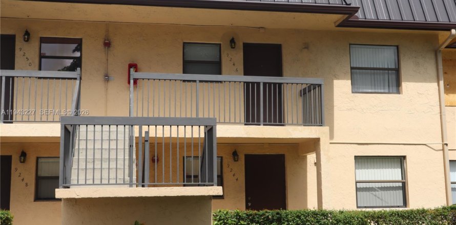 Condo à Pembroke Pines, Floride, 2 chambres  № 1999489