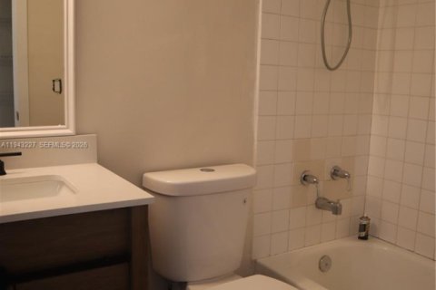 Condominio en alquiler en Pembroke Pines, Florida, 2 dormitorios, 73.11 m2 № 1999489 - foto 25