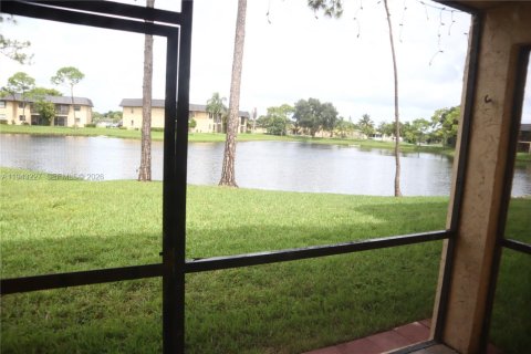 Condominio en alquiler en Pembroke Pines, Florida, 2 dormitorios, 73.11 m2 № 1999489 - foto 27