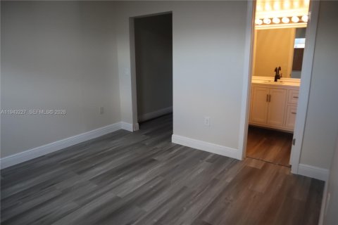 Condominio en alquiler en Pembroke Pines, Florida, 2 dormitorios, 73.11 m2 № 1999489 - foto 5